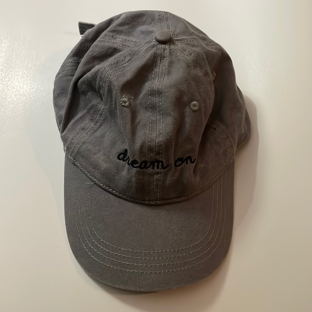 Dream On Hat. Grey.
